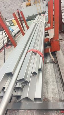 製造用途向けに強度と長寿命を提供する、工業規格を満たすように設計されたカスタム厚合金鋼管