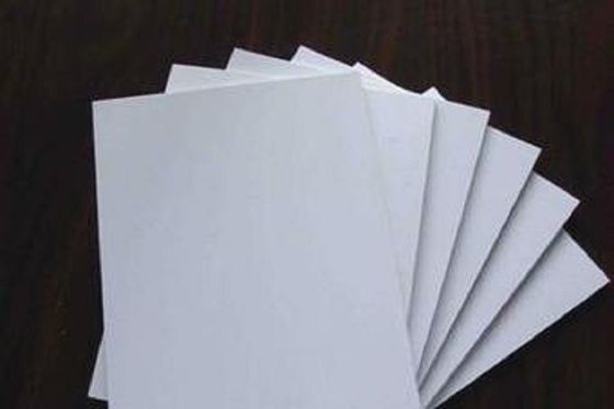 明確なアクリルA4は風防ガラスPMMAのルーサイトの版を磨いた