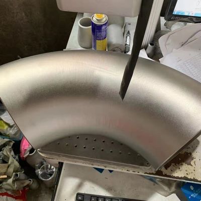 304ステンレス鋼の肘90°のくねり内部ワイヤー外ワイヤー内部ワイヤー1インチの配水管の付属品4の最低の倍